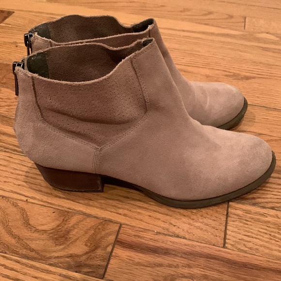 Jessica Simpson Shoes - Jessica Simpson tan suede booties